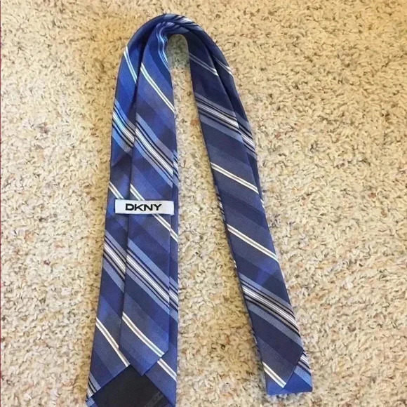 DKNY Tie like new no stains ready to wear - Picture 2 of 3